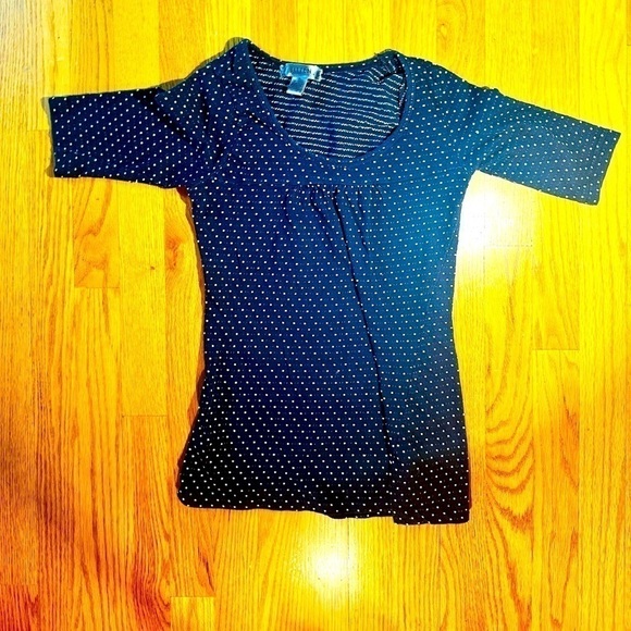 Bitten Sarah Jessica Parker Scoop neckline, short sleeve Polka Dot Top​ - Picture 1 of 10